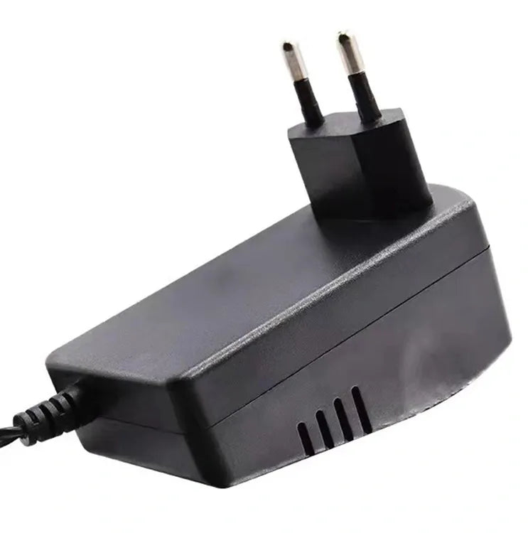 Universalus reguliuojamas maitinimo adapteris su 6 antgaliais, 3–12 V, 24 W